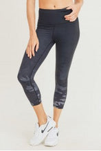Load image into Gallery viewer, Camo Tip Ombre High Waist Capri Leggings
