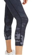 Load image into Gallery viewer, Camo Tip Ombre High Waist Capri Leggings
